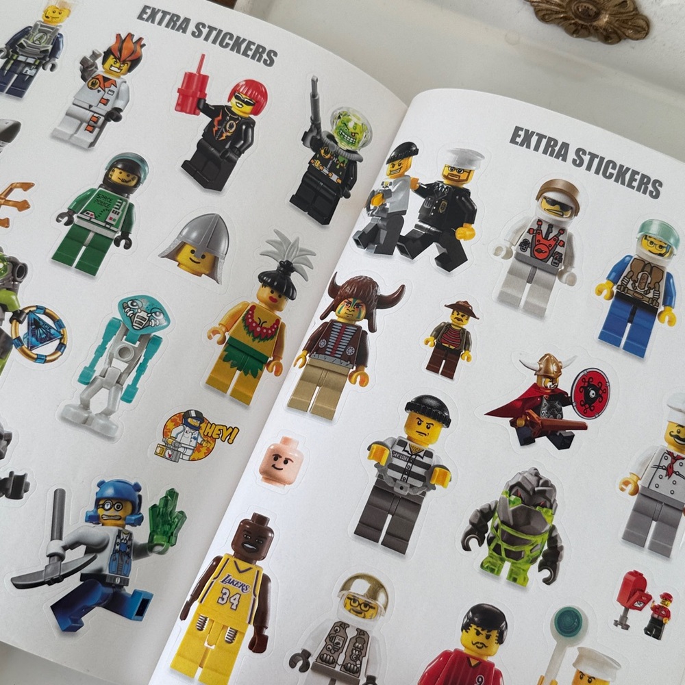 Lego MiniFigure Ultimate Sticker Collection Book - 2010 - Picture 13 of 16